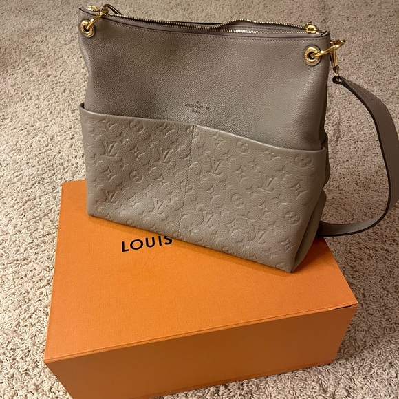 BRAND NEW Louis Vuitton Maida Hobo in Turtledove leather!!!! - Picture 1 of 14